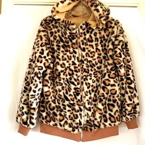 NWOT Gorgeous Oversized Plush Women’s Coat S